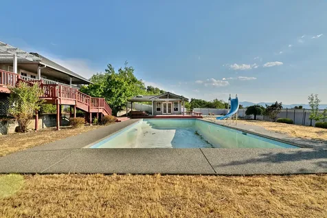 5493 Hillcrest Road Medford OR 97504