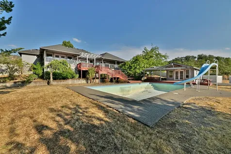 5493 Hillcrest Road Medford OR 97504