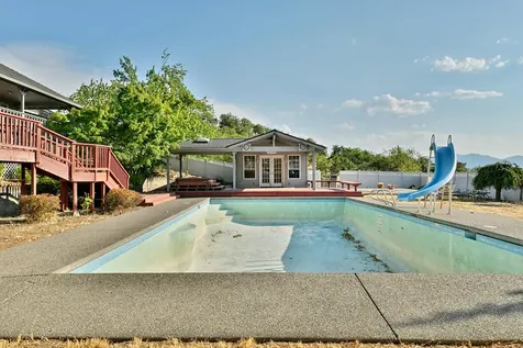 5493 Hillcrest Road Medford OR 97504
