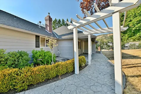 5493 Hillcrest Road Medford OR 97504
