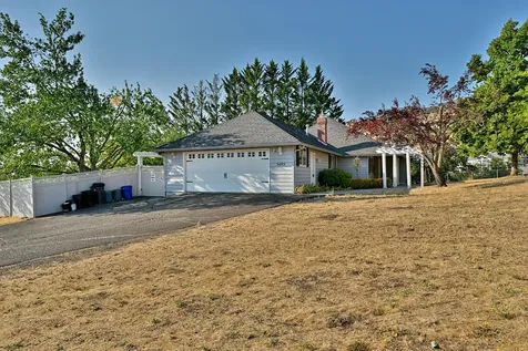 5493 Hillcrest Road Medford OR 97504