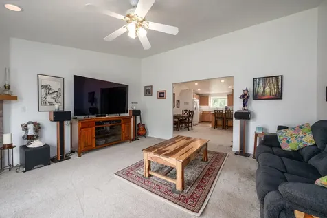 735 NE Oak Place Redmond OR 97756