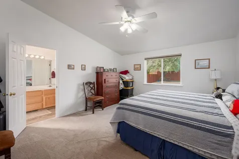 735 NE Oak Place Redmond OR 97756