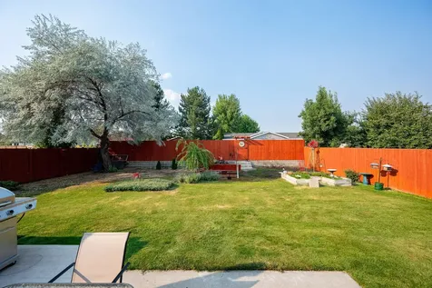 735 NE Oak Place Redmond OR 97756