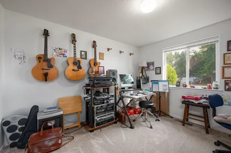 735 NE Oak Place Redmond OR 97756