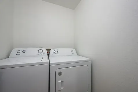 735 NE Oak Place Redmond OR 97756