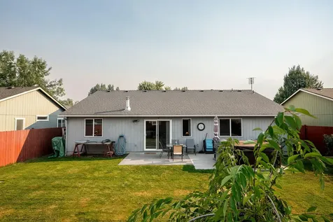 735 NE Oak Place Redmond OR 97756