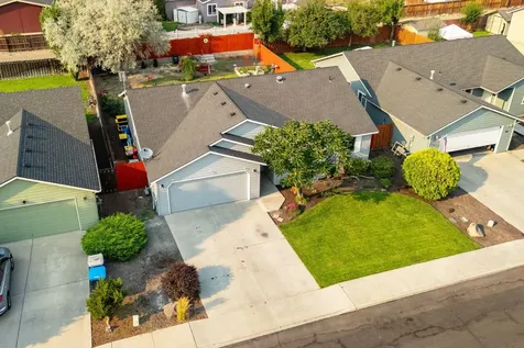 735 NE Oak Place Redmond OR 97756
