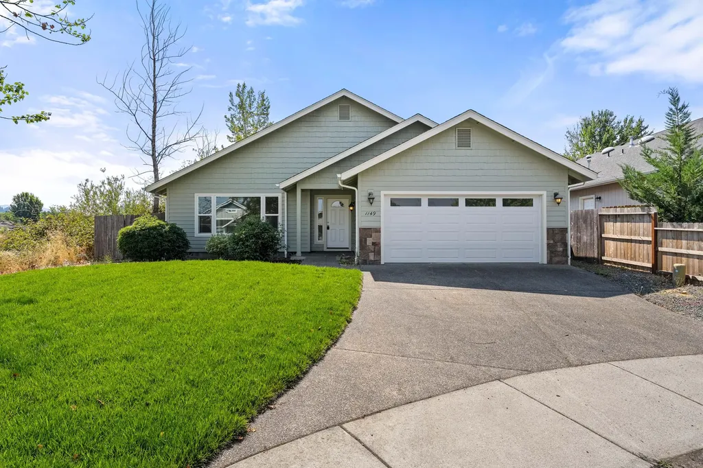 1149 SW Sturgeon Court Grants Pass OR 97527