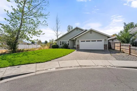 1149 SW Sturgeon Court Grants Pass OR 97527
