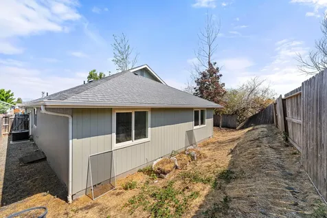1149 SW Sturgeon Court Grants Pass OR 97527
