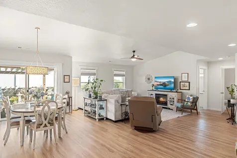 2025 Hondeleau Lane Medford OR 97504