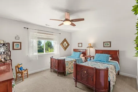 2025 Hondeleau Lane Medford OR 97504