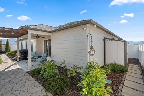 2025 Hondeleau Lane Medford OR 97504