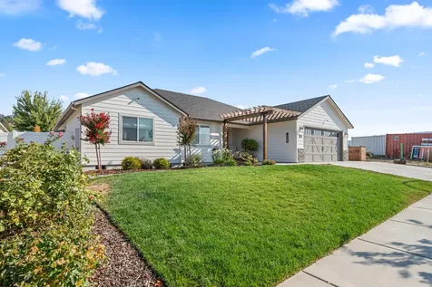 2025 Hondeleau Lane Medford OR 97504