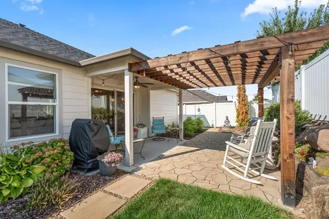 2025 Hondeleau Lane Medford OR 97504
