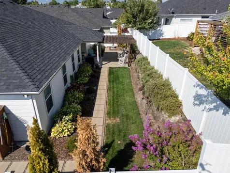 2025 Hondeleau Lane Medford OR 97504