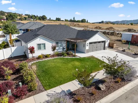 2025 Hondeleau Lane Medford OR 97504
