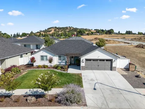 2025 Hondeleau Lane Medford OR 97504