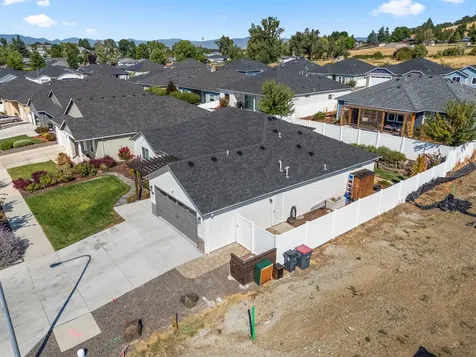 2025 Hondeleau Lane Medford OR 97504