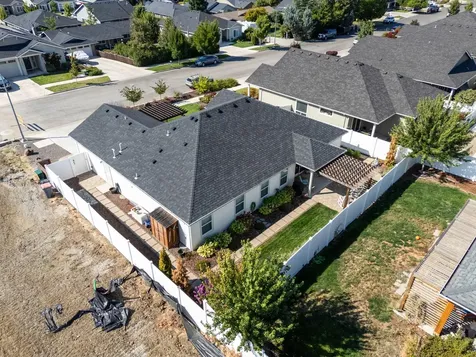 2025 Hondeleau Lane Medford OR 97504