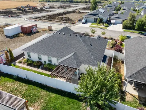 2025 Hondeleau Lane Medford OR 97504