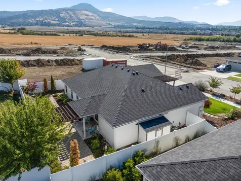 2025 Hondeleau Lane Medford OR 97504