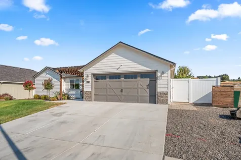 2025 Hondeleau Lane Medford OR 97504