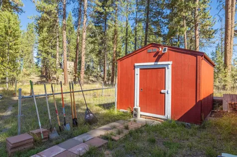 4093 Round Lake Road Klamath Falls OR 97601