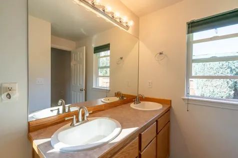2121 NW 20th Court Redmond OR 97756