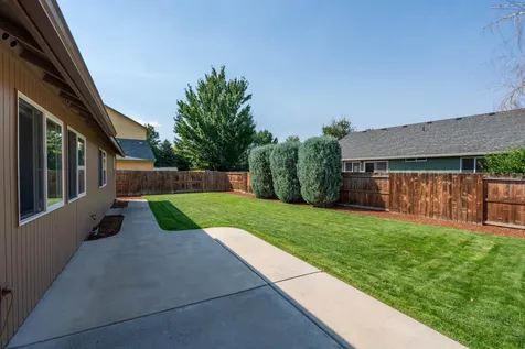 2121 NW 20th Court Redmond OR 97756