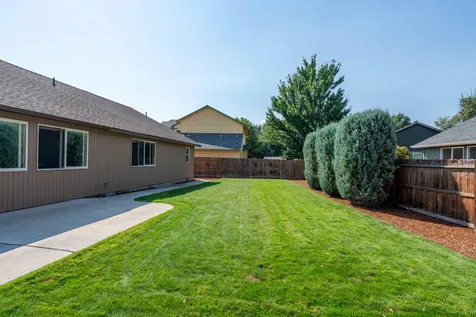 2121 NW 20th Court Redmond OR 97756