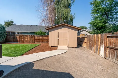 2121 NW 20th Court Redmond OR 97756