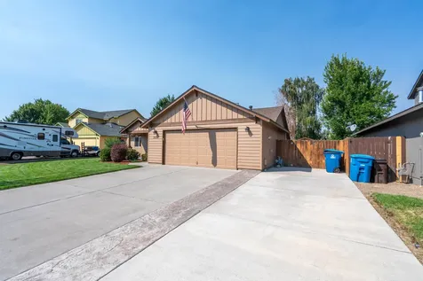 2121 NW 20th Court Redmond OR 97756