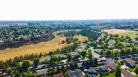2121 NW 20th Court Redmond OR 97756