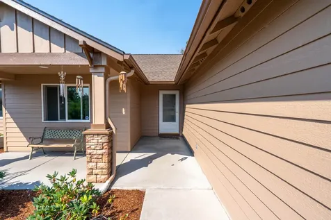 2121 NW 20th Court Redmond OR 97756