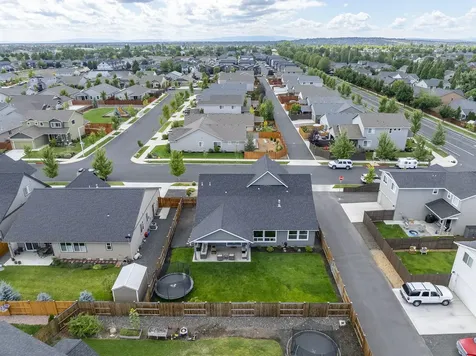 2647 NW Greenwood Avenue Redmond OR 97756