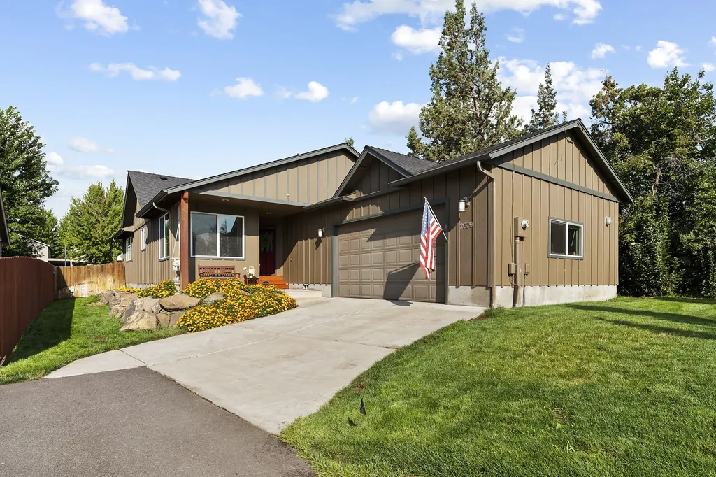 2679 SW Salmon Avenue Redmond OR 97756