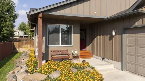 2679 SW Salmon Avenue Redmond OR 97756