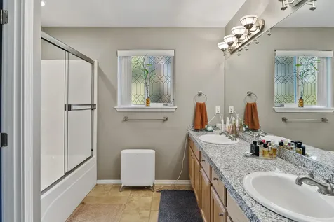 2679 SW Salmon Avenue Redmond OR 97756