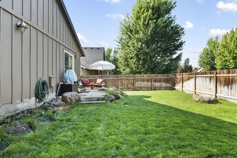 2679 SW Salmon Avenue Redmond OR 97756