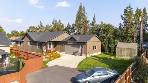 2679 SW Salmon Avenue Redmond OR 97756