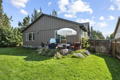 2679 SW Salmon Avenue Redmond OR 97756