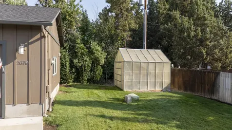 2679 SW Salmon Avenue Redmond OR 97756