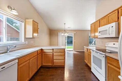 935 Hampton Way Medford OR 97501