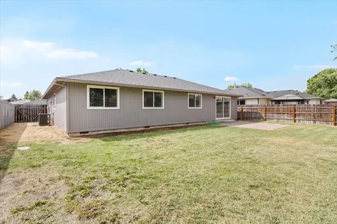 881 Westrop Drive Central Point OR 97502
