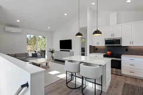 202 NW Thurston Avenue Bend OR 97703