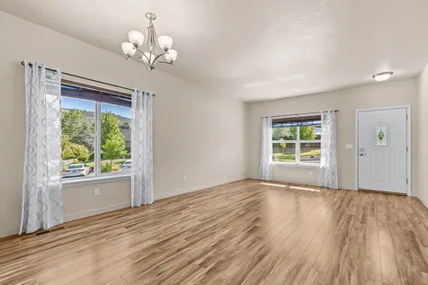 270 Dunthorpe Drive Medford OR 97504