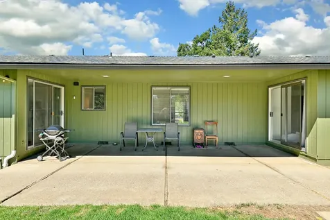 1536 Cambridge Circle Medford OR 97504
