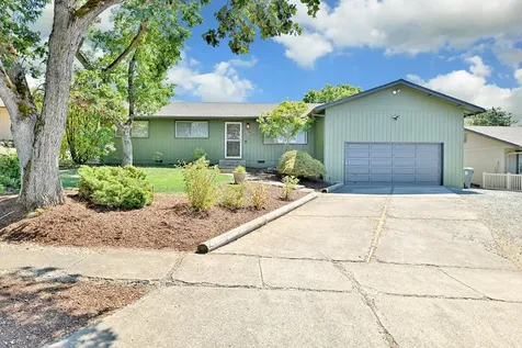 1536 Cambridge Circle Medford OR 97504